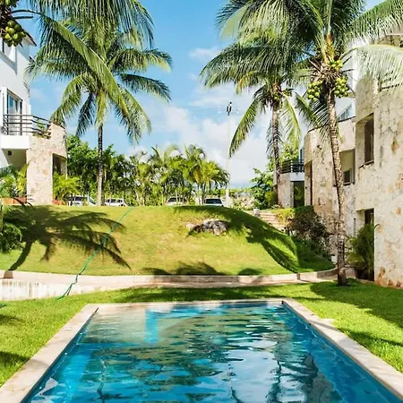 Chic Playa Retreat In Gated Community! Villa